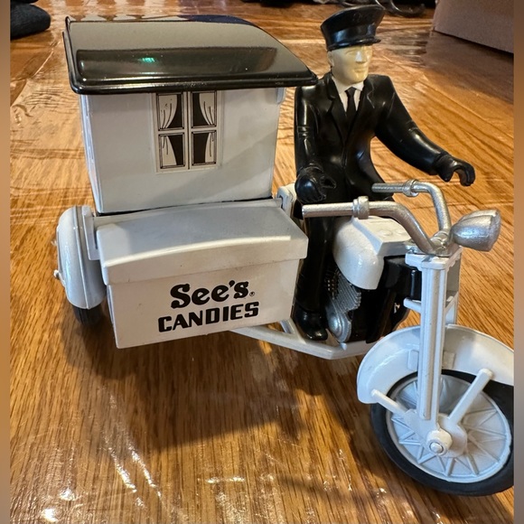 Vintage See's Candies Motorcycle Delivery Truck With Sidecar and Driver Diecast - Picture 6 of 11
